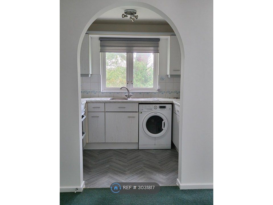 Property photo 3 of 7 Kitchen