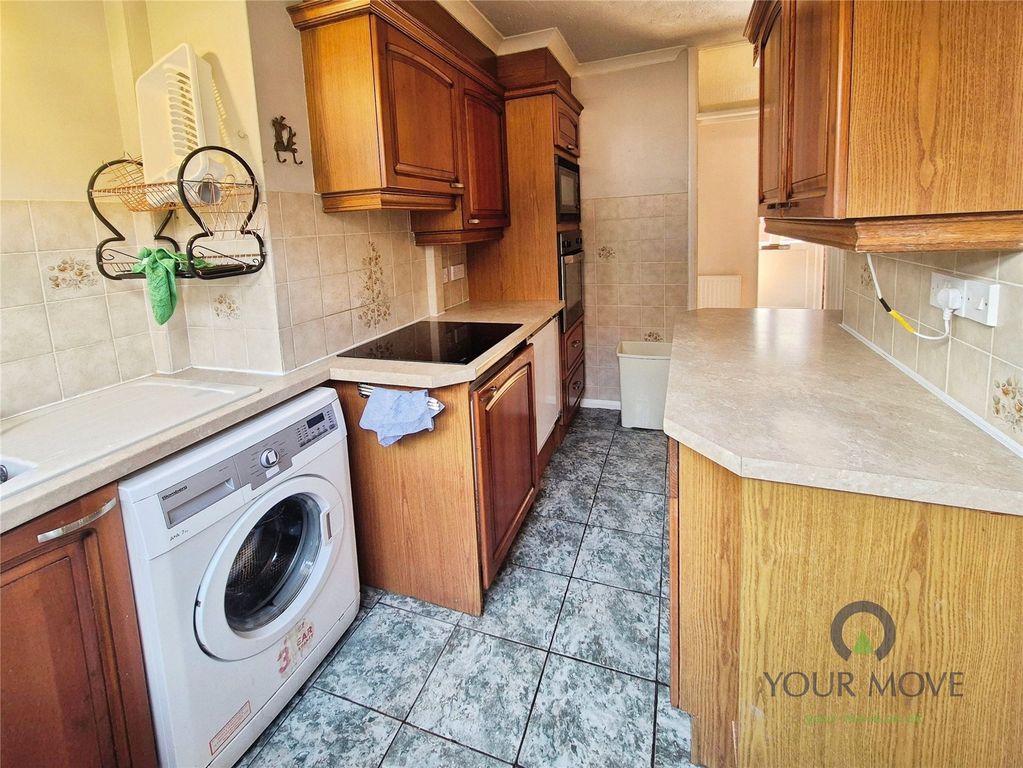 Property photo 3 of 15 Kitchen