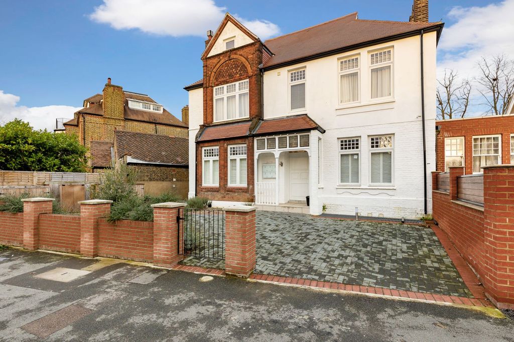 Property photo 1 of 10 Outside