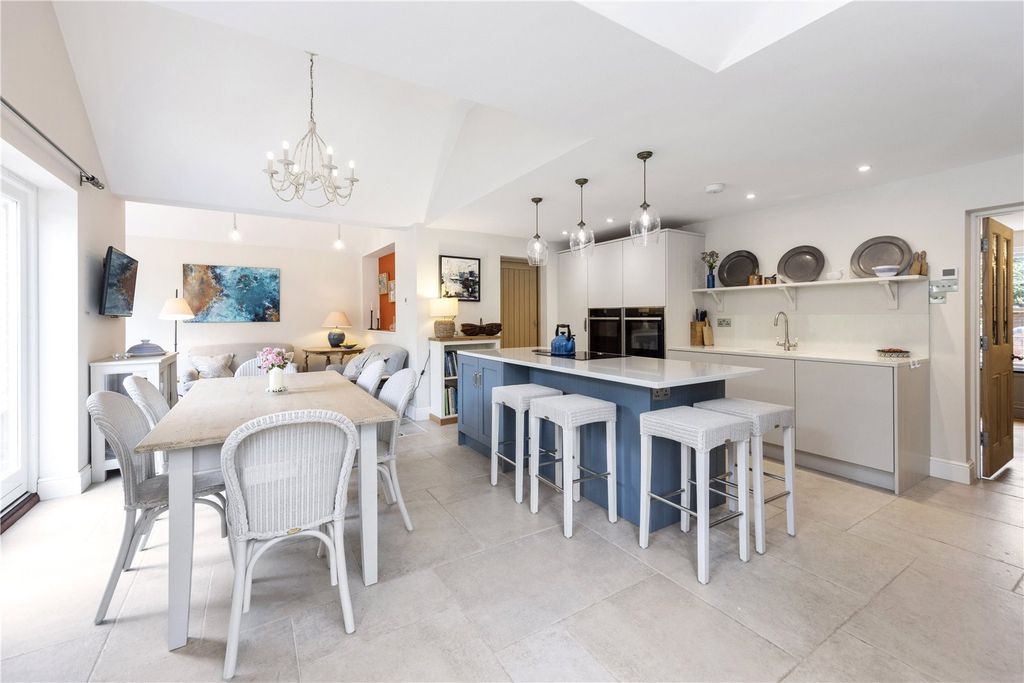 Property photo 3 of 20 Kitchen/Dining