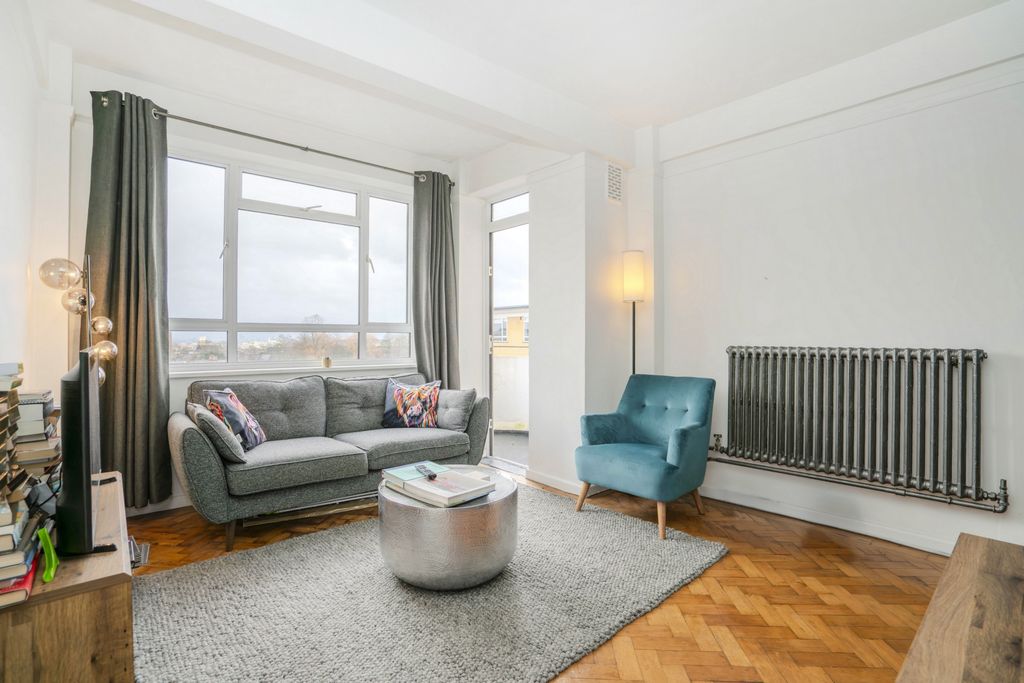 Property photo 1 of 13 Photo 6