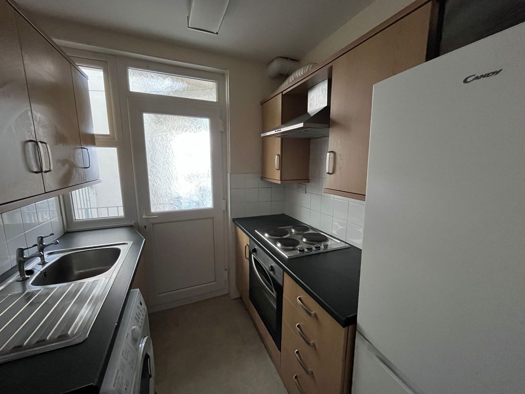 Property photo 3 of 5 Kitchen