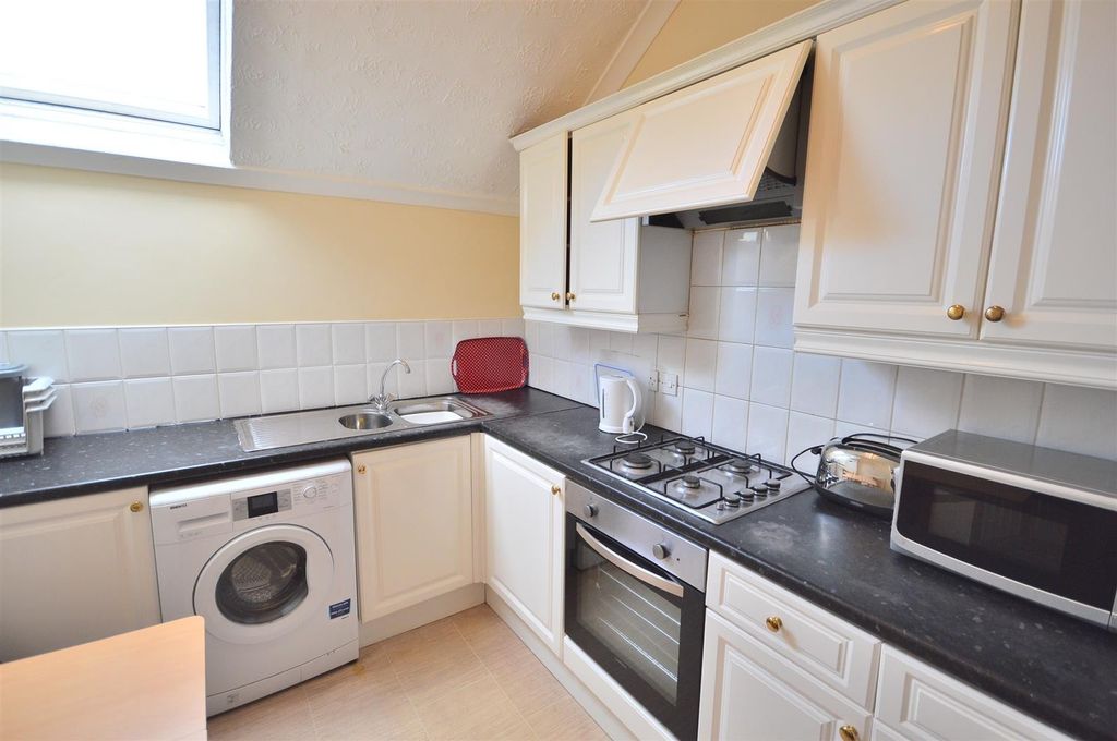 Property photo 3 of 8 Kitchen