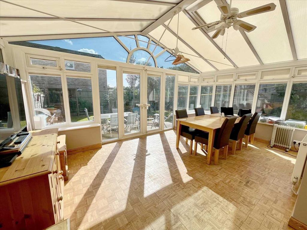 Property photo 3 of 11 Conservatory