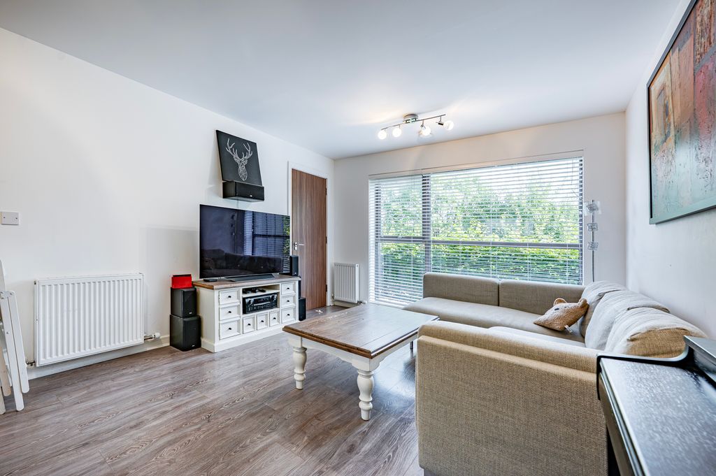 Property photo 2 of 31