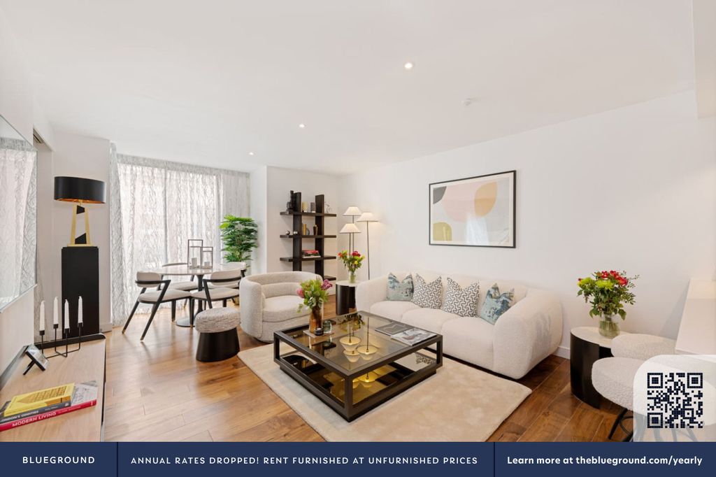 Property photo 3 of 20 Living Room