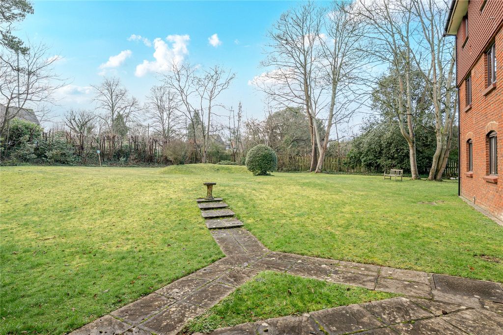 Property photo 2 of 9 Grounds