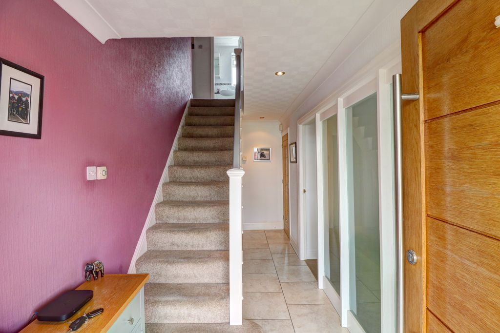 Property photo 2 of 25 Hallway