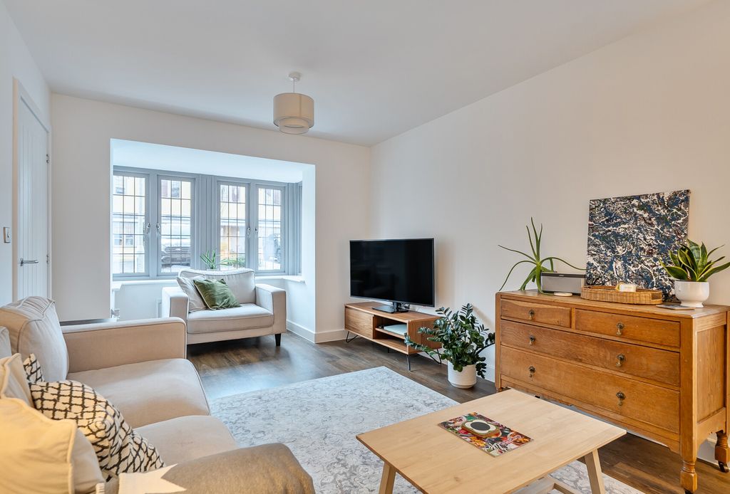 Property photo 2 of 19 Sitting Room