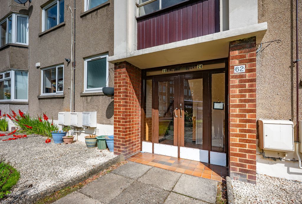 Property photo 2 of 32