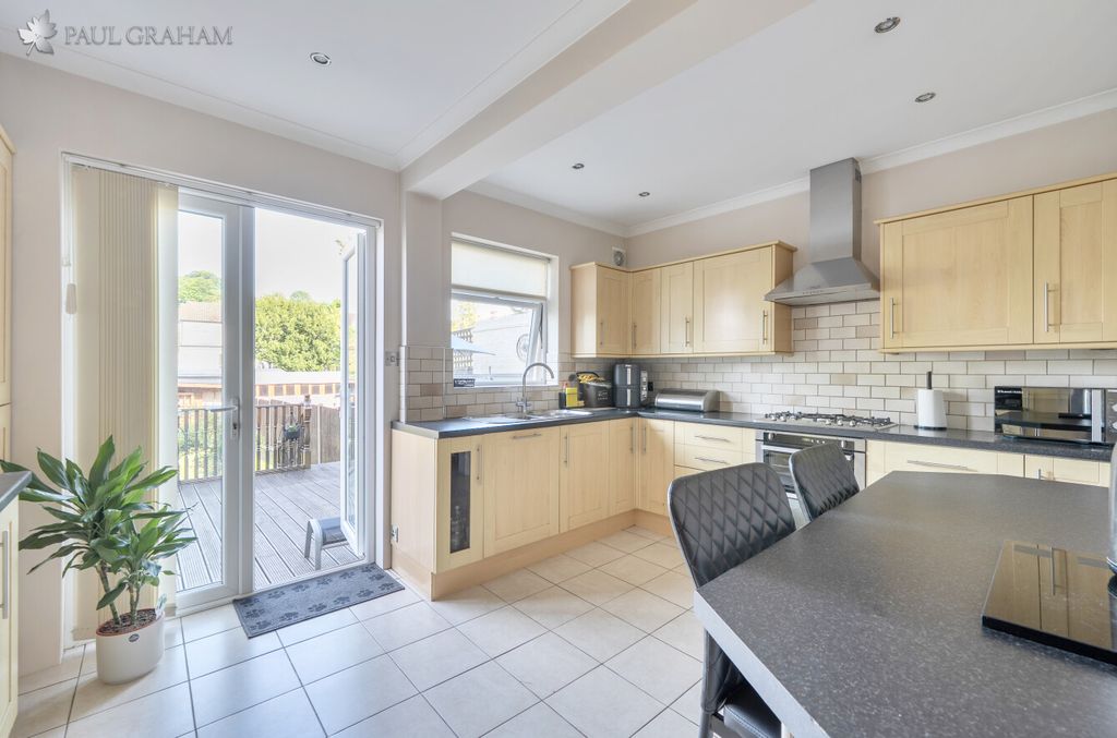 Property photo 2 of 19 8F6Af14A-bbc9-4E8A-Ae3c-B8Db1dc521Af