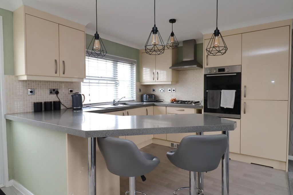Property photo 2 of 33 Kitchen