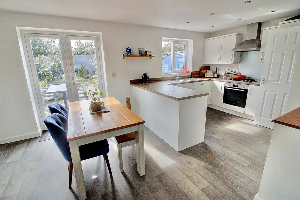 Property photo 2 of 22 7