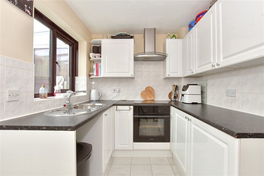 Property photo 3 of 11 Kitchen