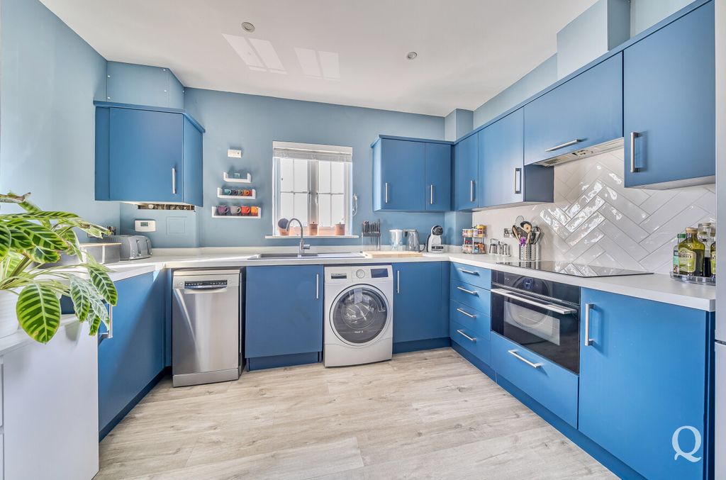Property photo 3 of 18 d0385360-E485-4d5...