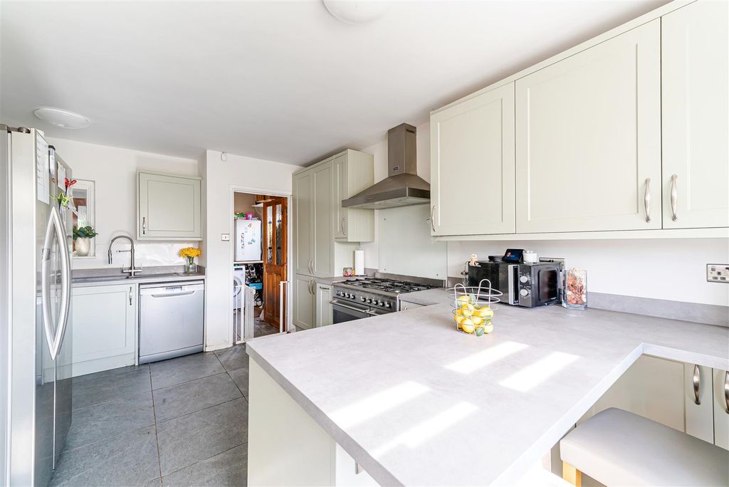 Property photo 2 of 19 Kitchen