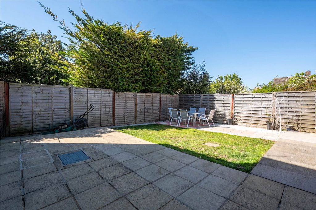 Additional image 18 of 5 bed detached house for saleSt Christophers Close, Dunstable, Bedfordshire LU5