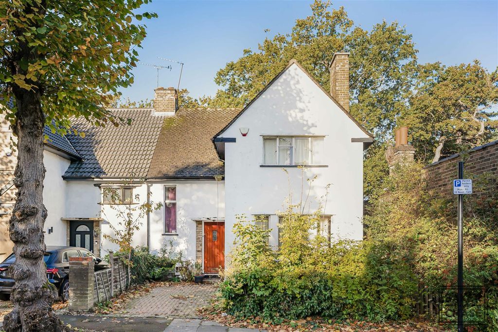 Property photo 1 of 27 Front Garden