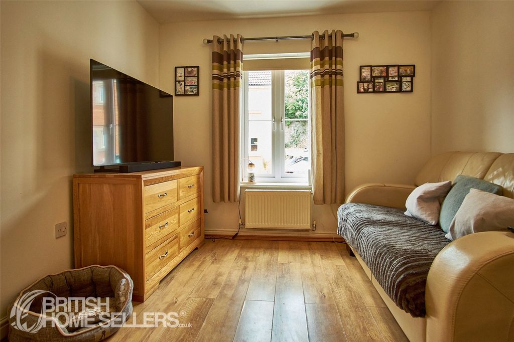 Property photo 3 of 21 Picture No. 28