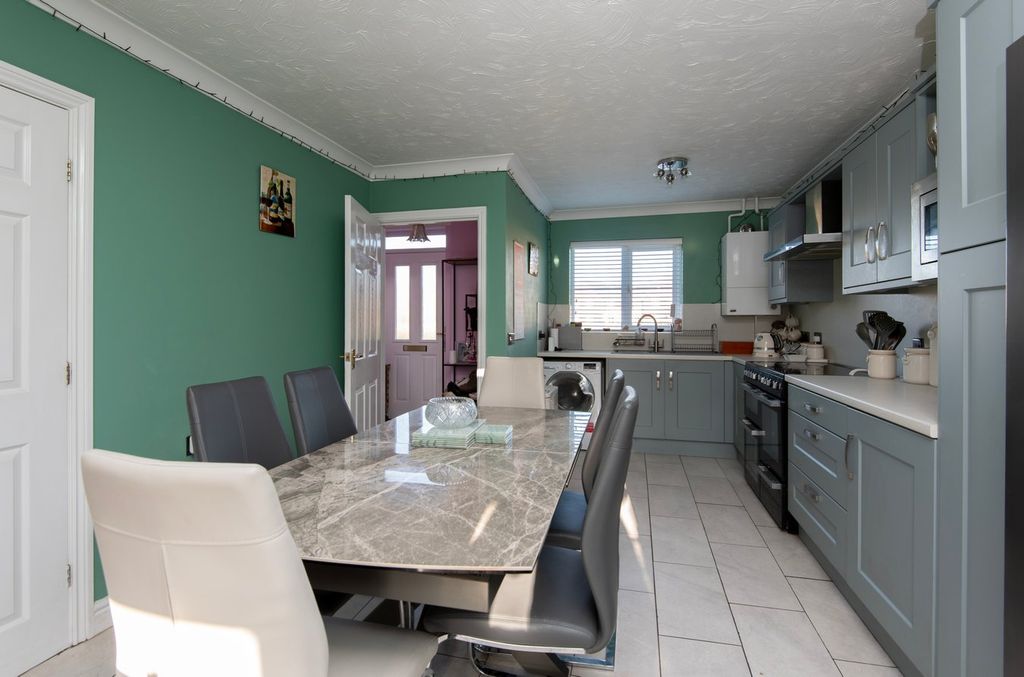 Property photo 3 of 20