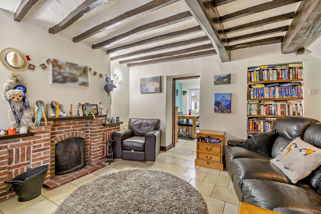 Property photo 2 of 10