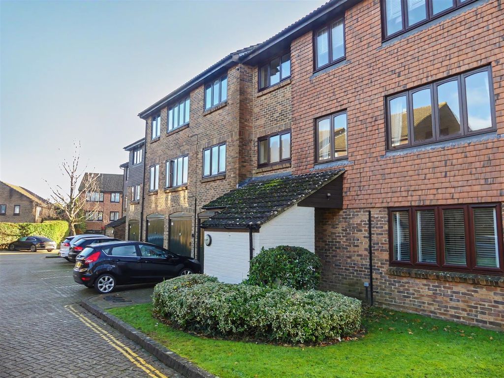 Property photo 1 of 1 26 Connaught Gardens.Jpg