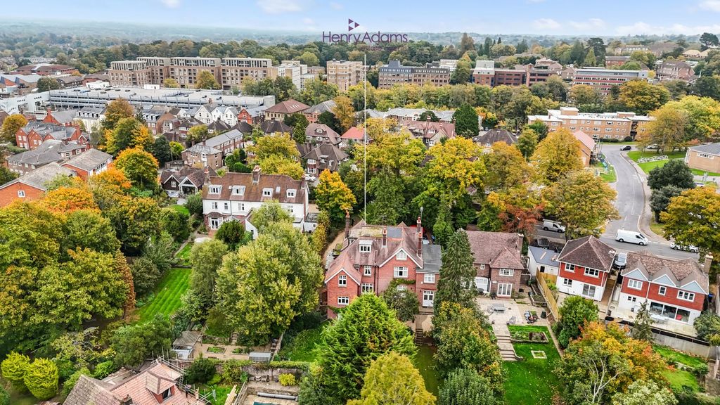 Additional image 19 of 6 bed semi-detached house for salePaddockhall Road, Haywards Heath RH16
