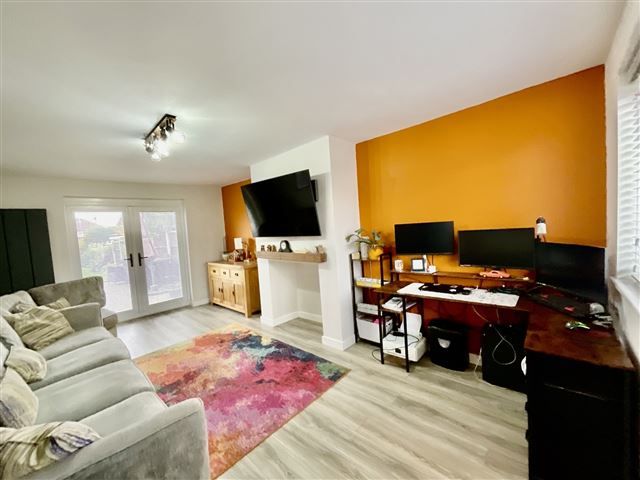 Property photo 2 of 21 Lounge