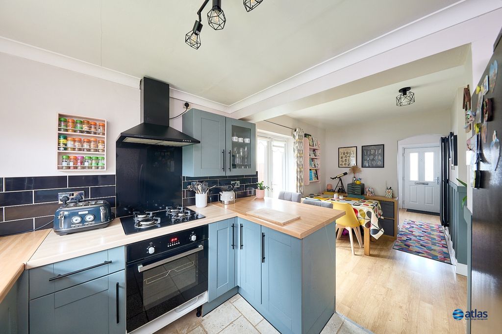 Property photo 3 of 19 Kitchen