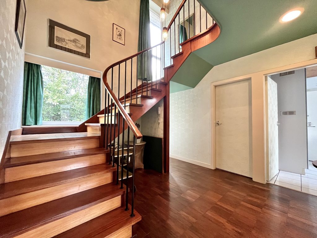 Property photo 2 of 33