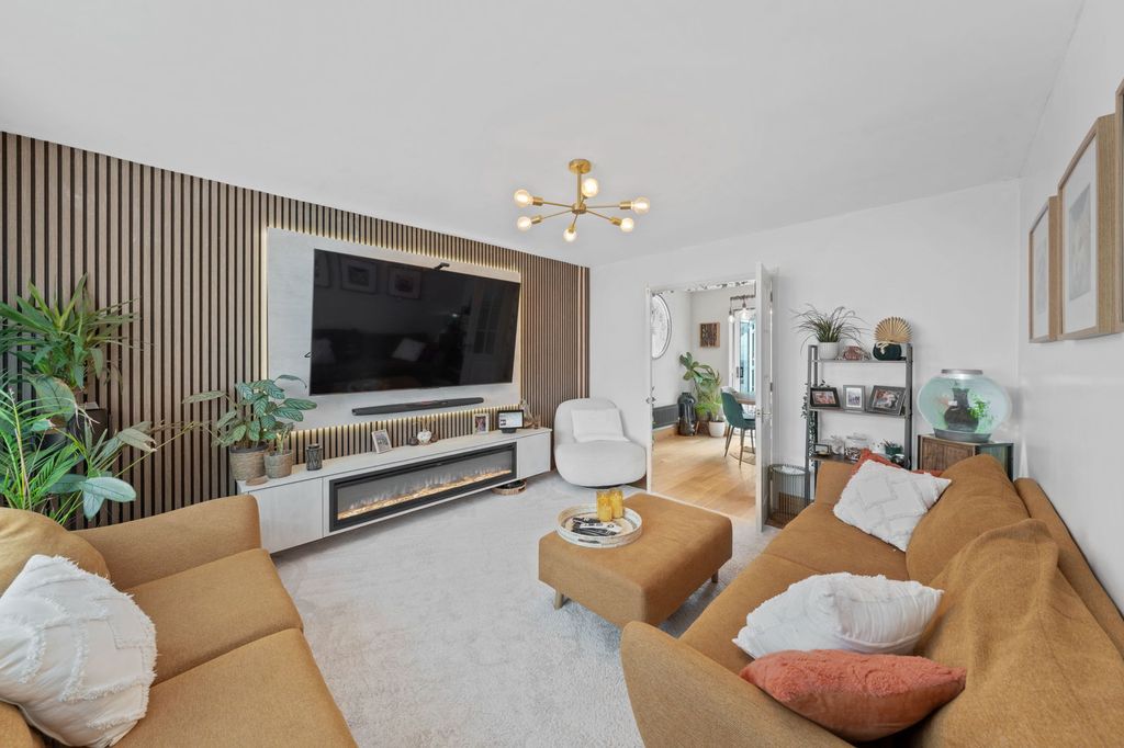 Property photo 2 of 34