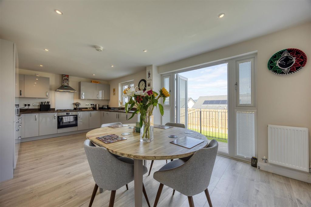 Property photo 3 of 31 58_Auchinleck_Rd_Robroyston_011.Jpeg