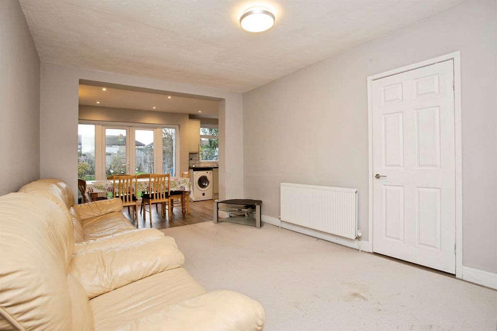 Property photo 2 of 17