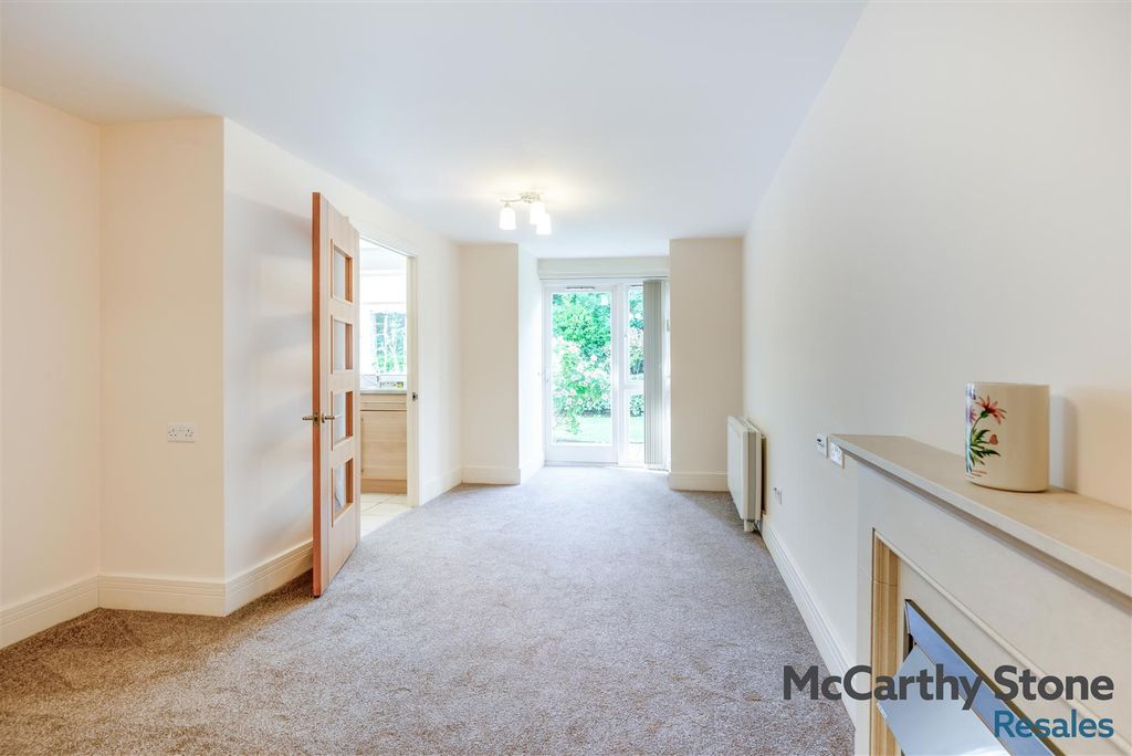 Property photo 3 of 22 8693612-Interior09.Jpg