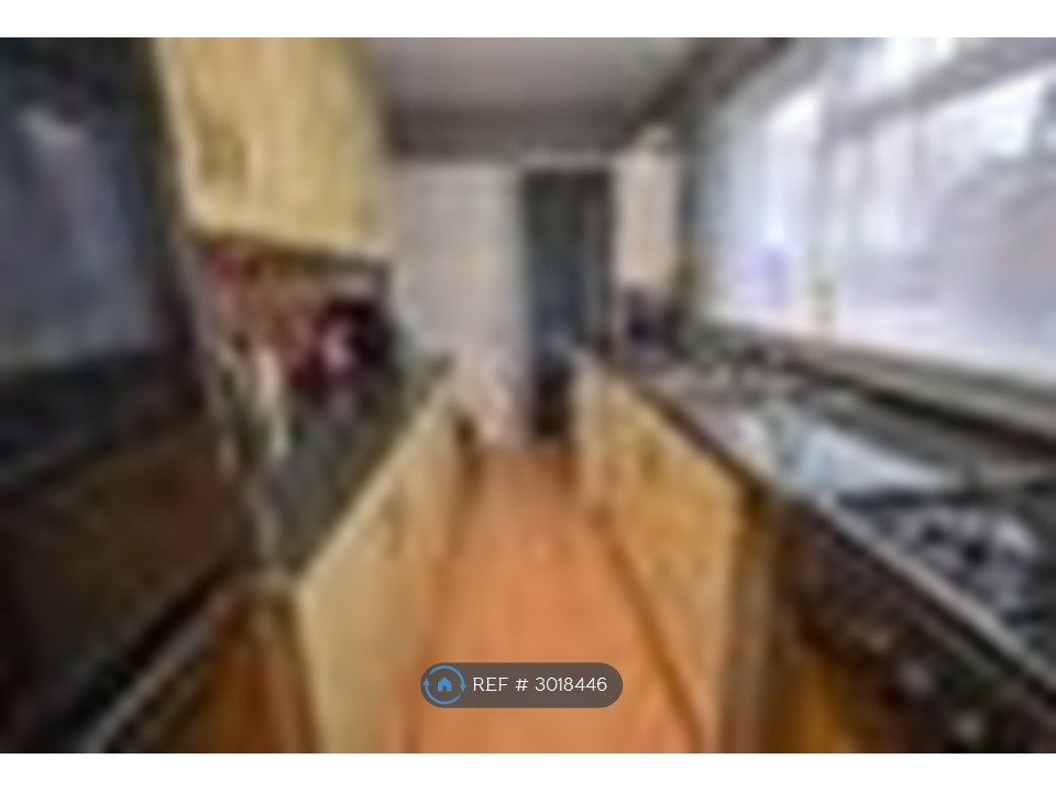 Property photo 3 of 7 Kitchen