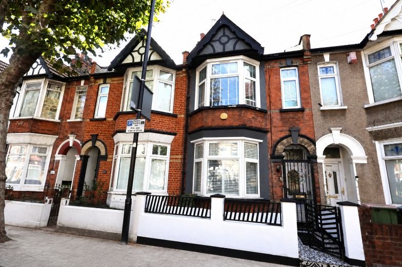Property photo 1 of 20 Attractive Two Double Bedroom Victorian House With Loft Room, Original Features & Lovely Garden