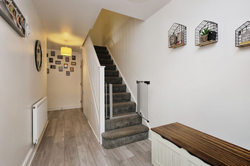 Property photo 3 of 18 Pbox-Img.Jpg
