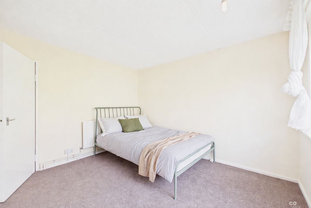 Property photo 1 of 9 Photo 2