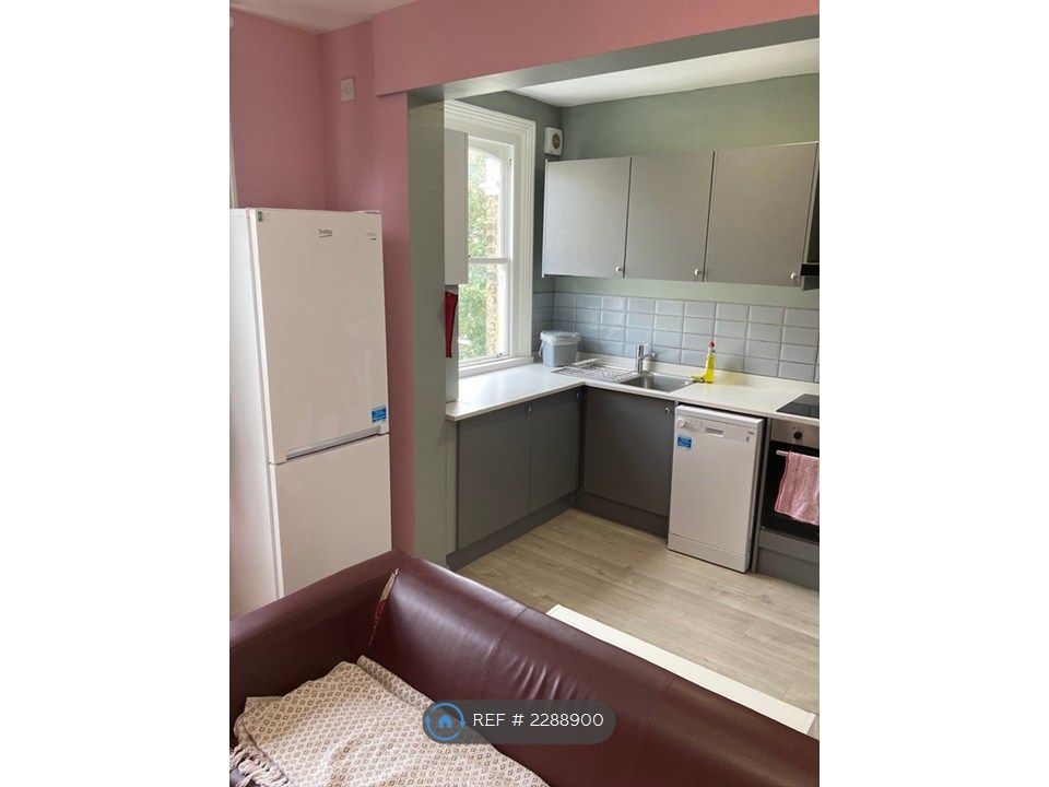 Property photo 2 of 10 Fully Fitted Kitchen