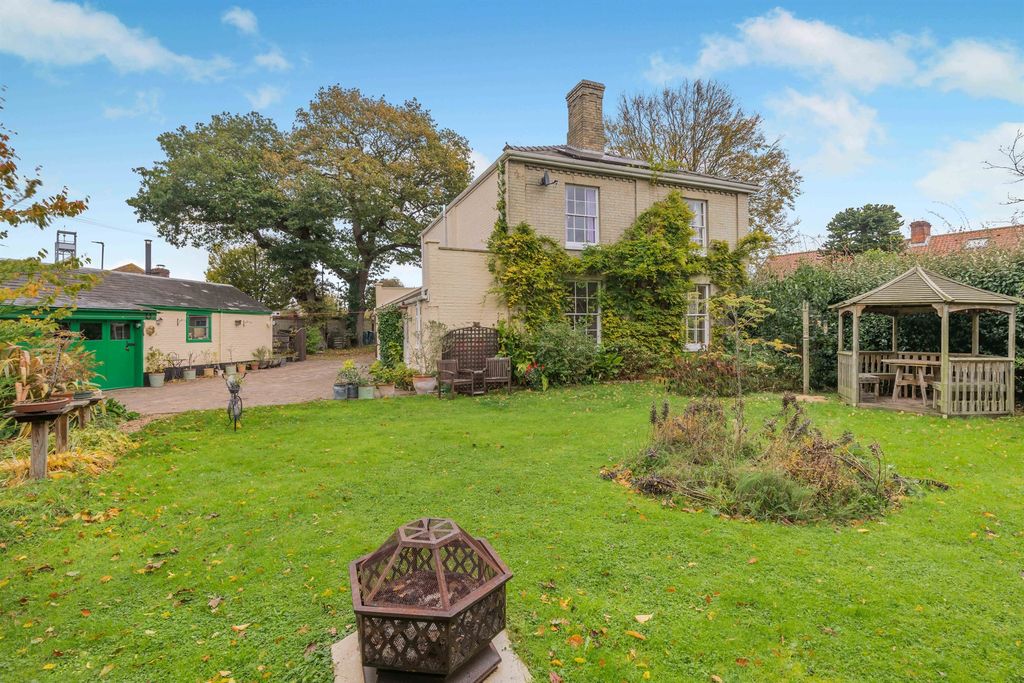 Property photo 2 of 15