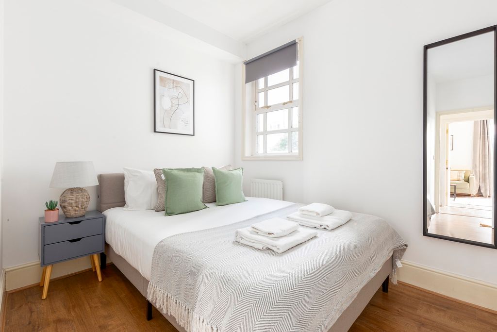 Property photo 3 of 16 Bedroom