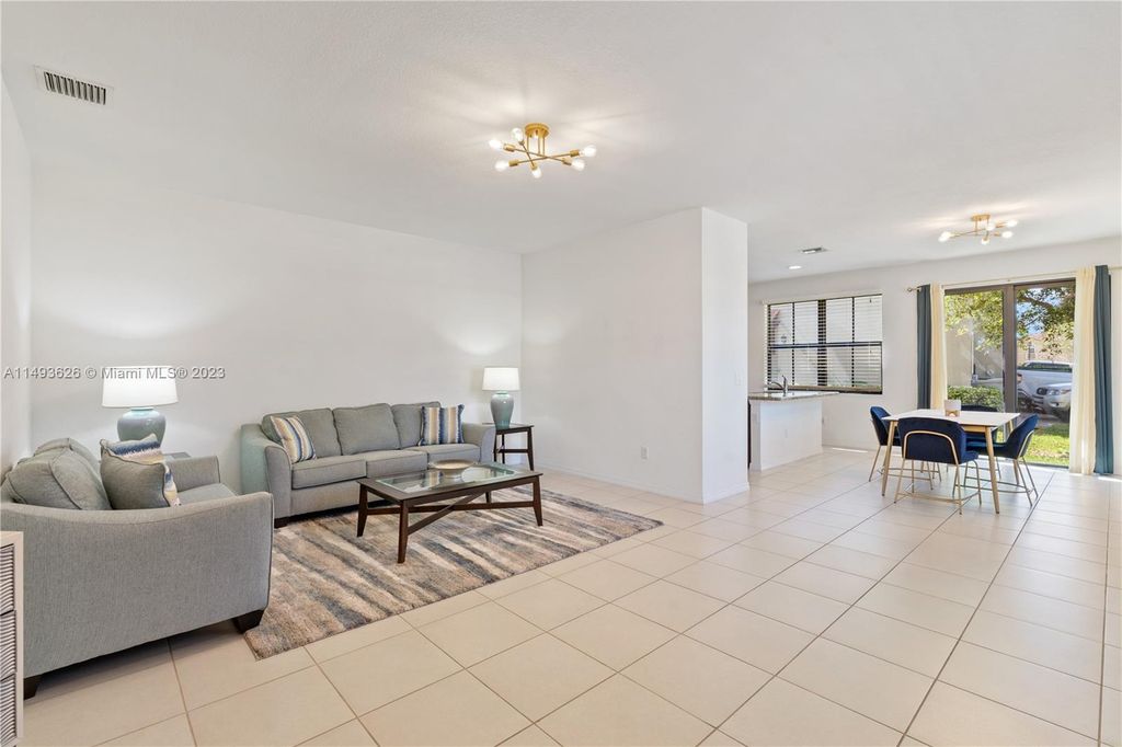 Property photo 3 of 26 <Alttext/>
