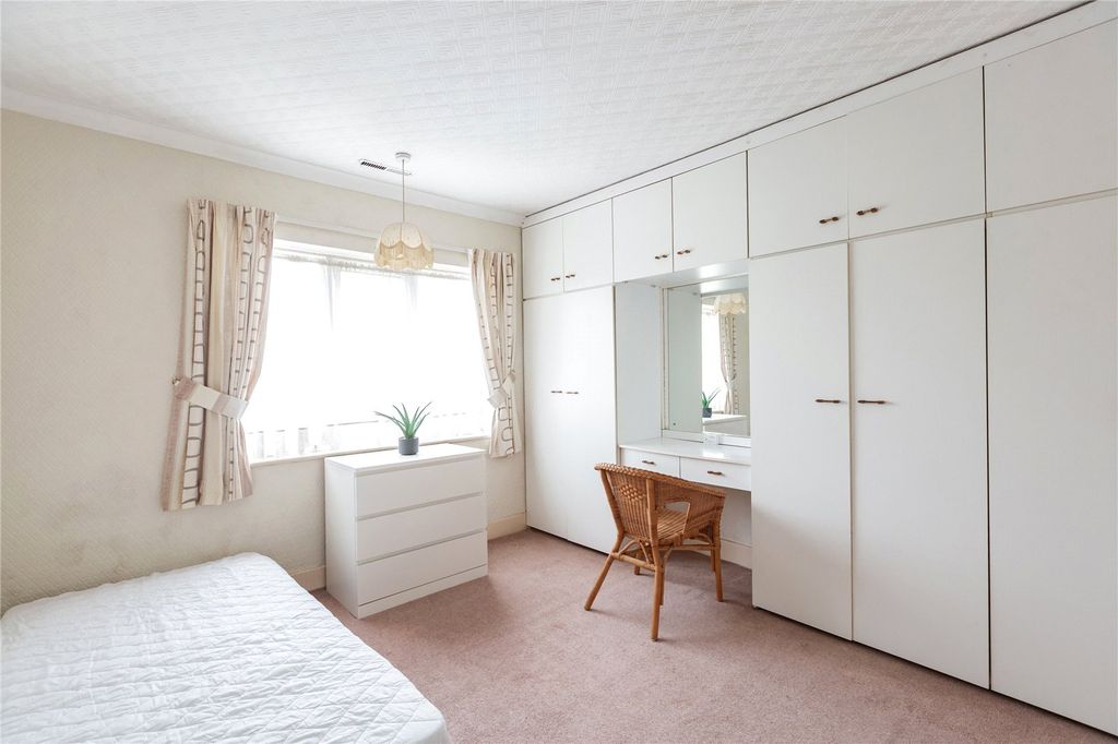 Property photo 3 of 17 Bedroom