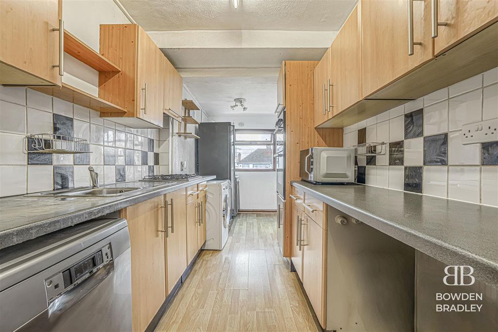 Property photo 3 of 14 Kitchen