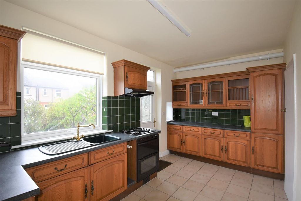 Property photo 2 of 10 Kitchen