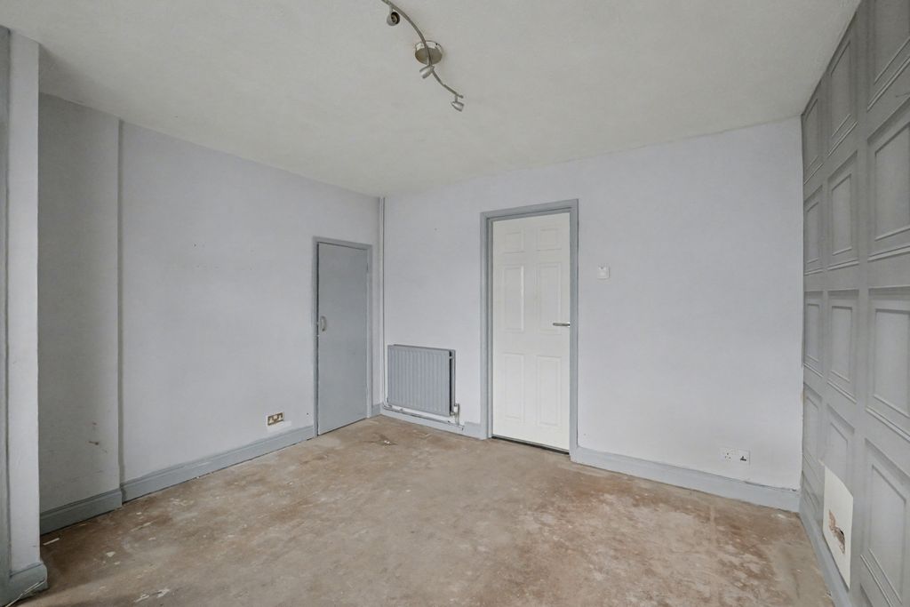 Property photo 3 of 21 2 The Willows, Beaconsfield Road, Littlehampton, West Sussex, Bn17 6Ll