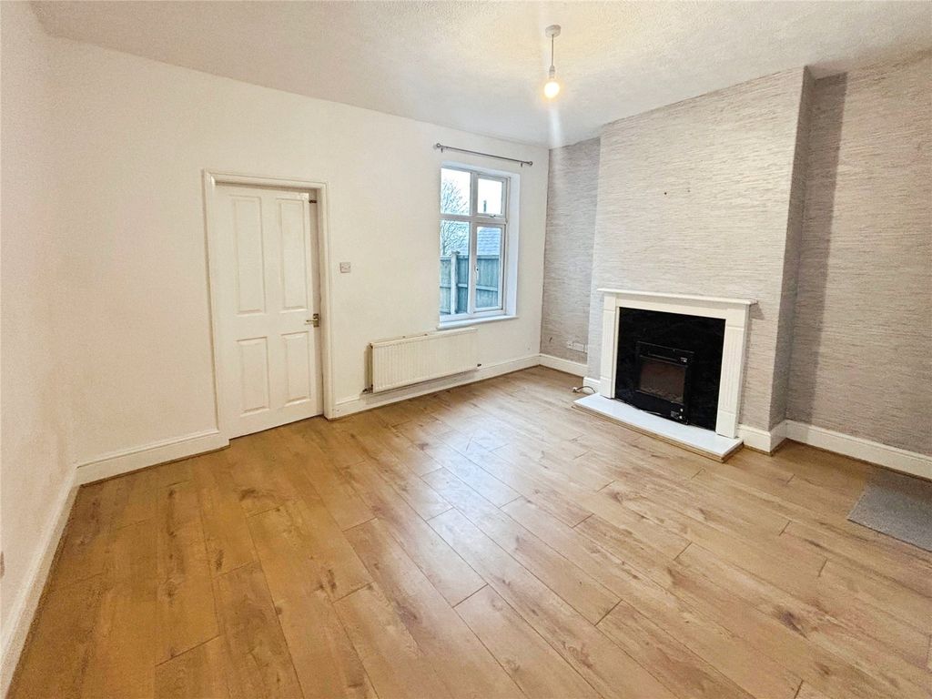 Property photo 3 of 18 Dining Room