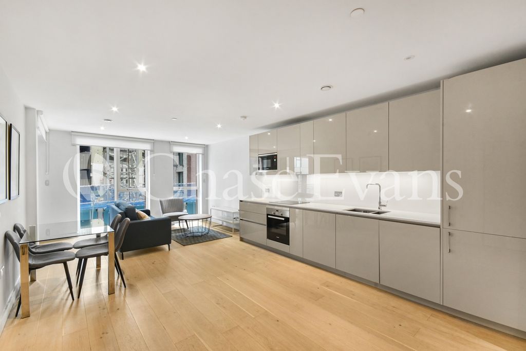 Property photo 1 of 10 Living