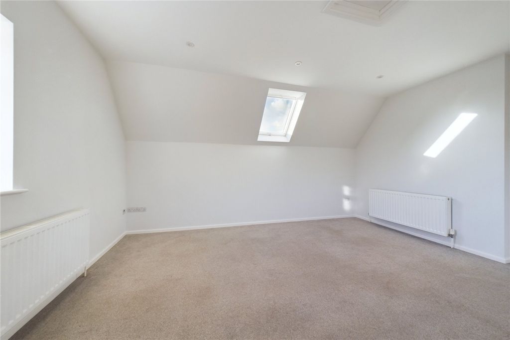 Property photo 3 of 8 Picture No. 24