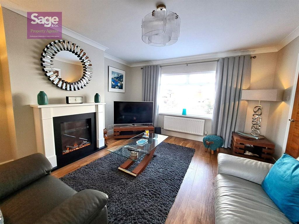 Property photo 2 of 32